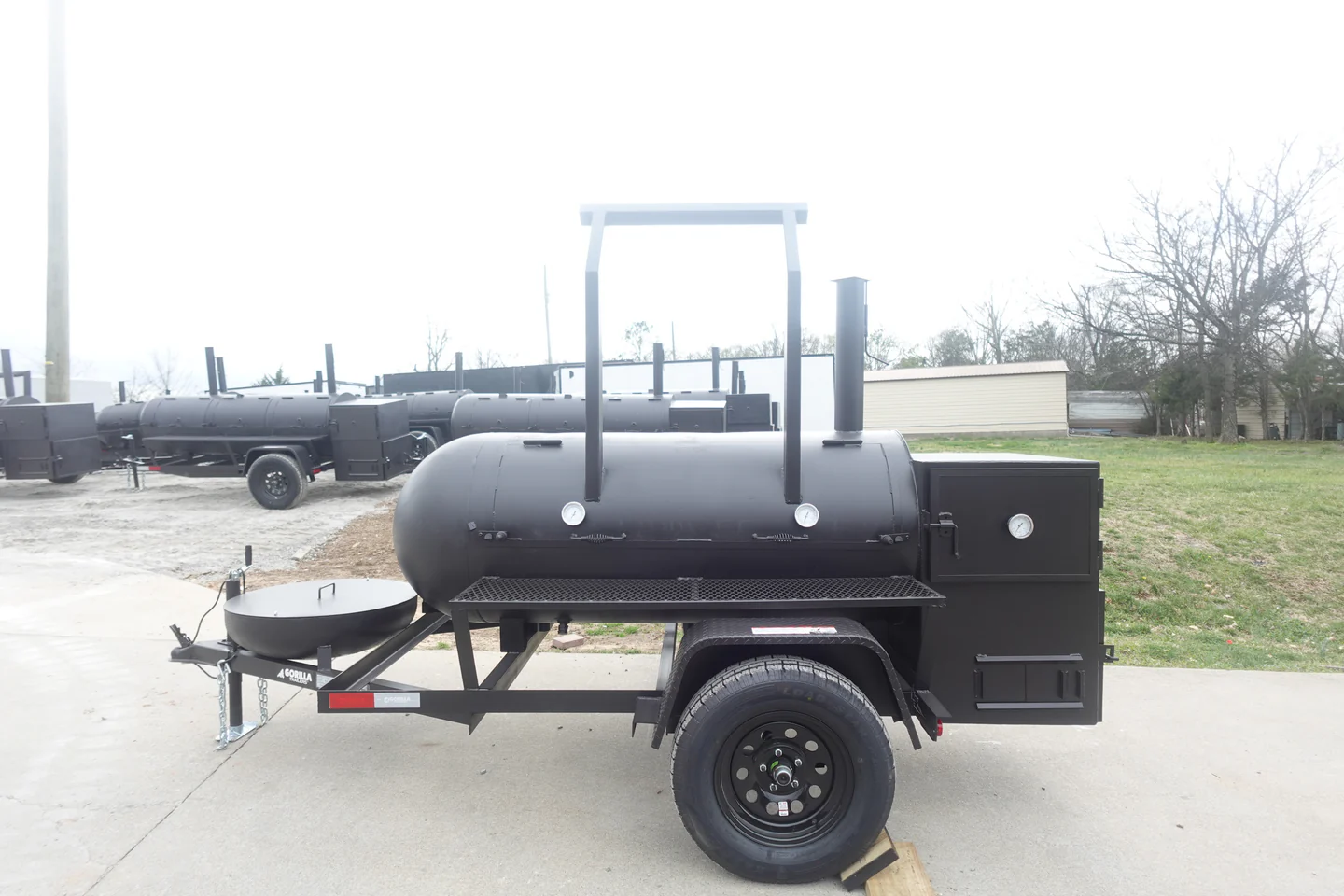 250 Gal Smoker Single Door with Counter Weight and Charkettle - Image 3